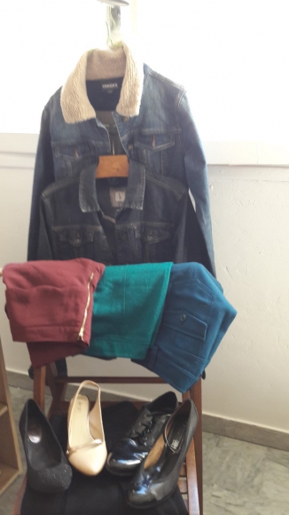 STOPAFFAIREVETEMENTS FEMMES NEUFS/TBE 38/44-CHAUSSURES TAILLE 39. SACS A MAINS GUES... acheter vendre