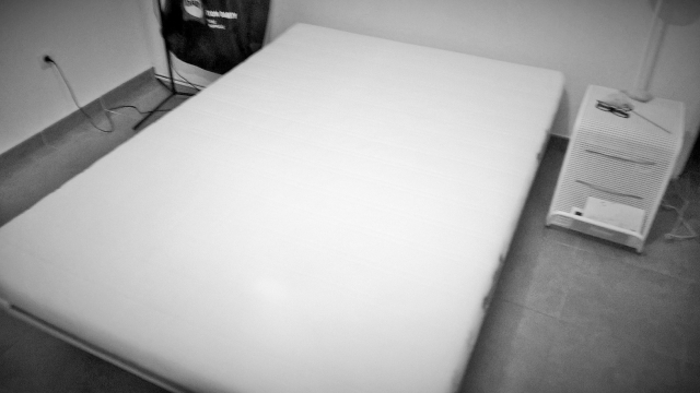 Matelas blanc en mousse, dispo le 02.06.16 acheter vendre