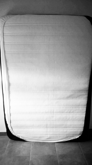 Matelas blanc en mousse, dispo le 02.06.16 acheter vendre