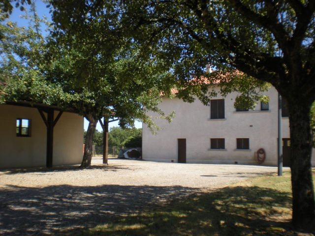 A 6 km de Figeac sur un joli parc de 3900 M maison 4 chambres avec double gararge acheter vendre