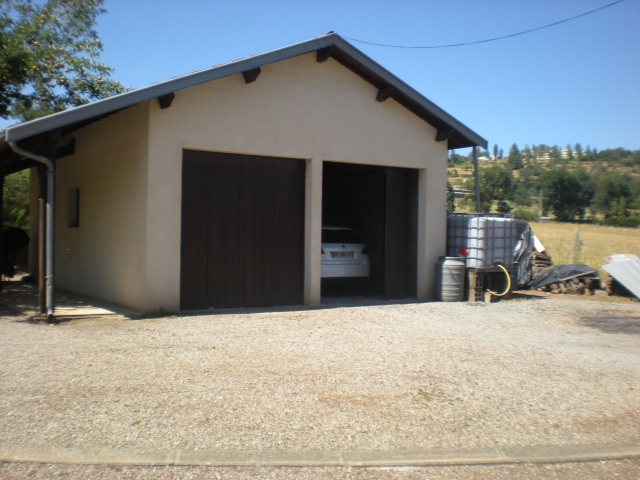 A 6 km de Figeac sur un joli parc de 3900 M maison 4 chambres avec double gararge acheter vendre