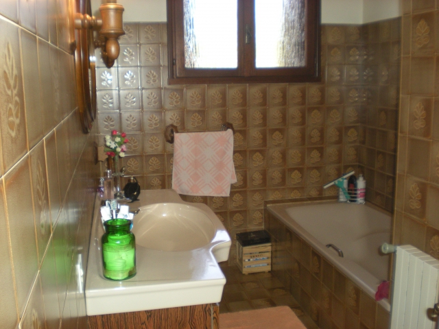 A 6 km de Figeac sur un joli parc de 3900 M maison 4 chambres avec double gararge acheter vendre