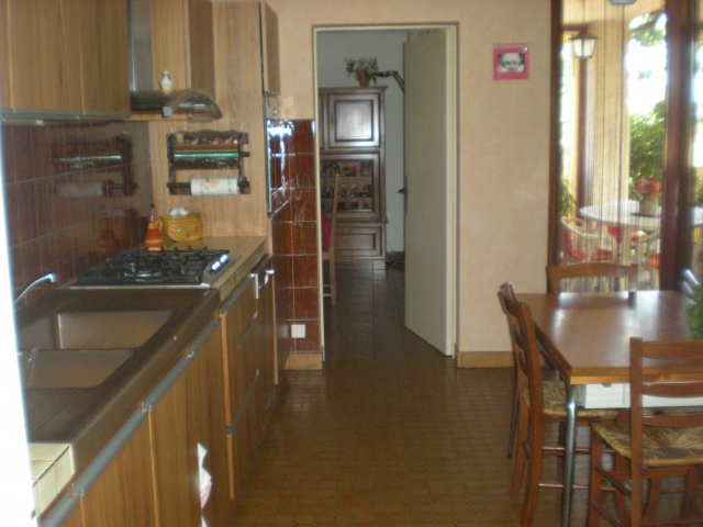 A 6 km de Figeac sur un joli parc de 3900 M maison 4 chambres avec double gararge acheter vendre