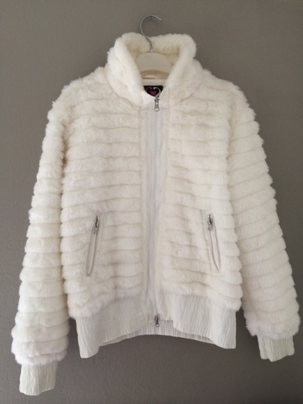 Veste blanche en poils synthétiques taille 2 acheter vendre